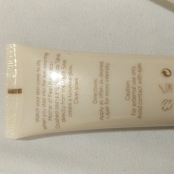 NWT Hydrating Shimmer Lotion - Picture 2 of 2